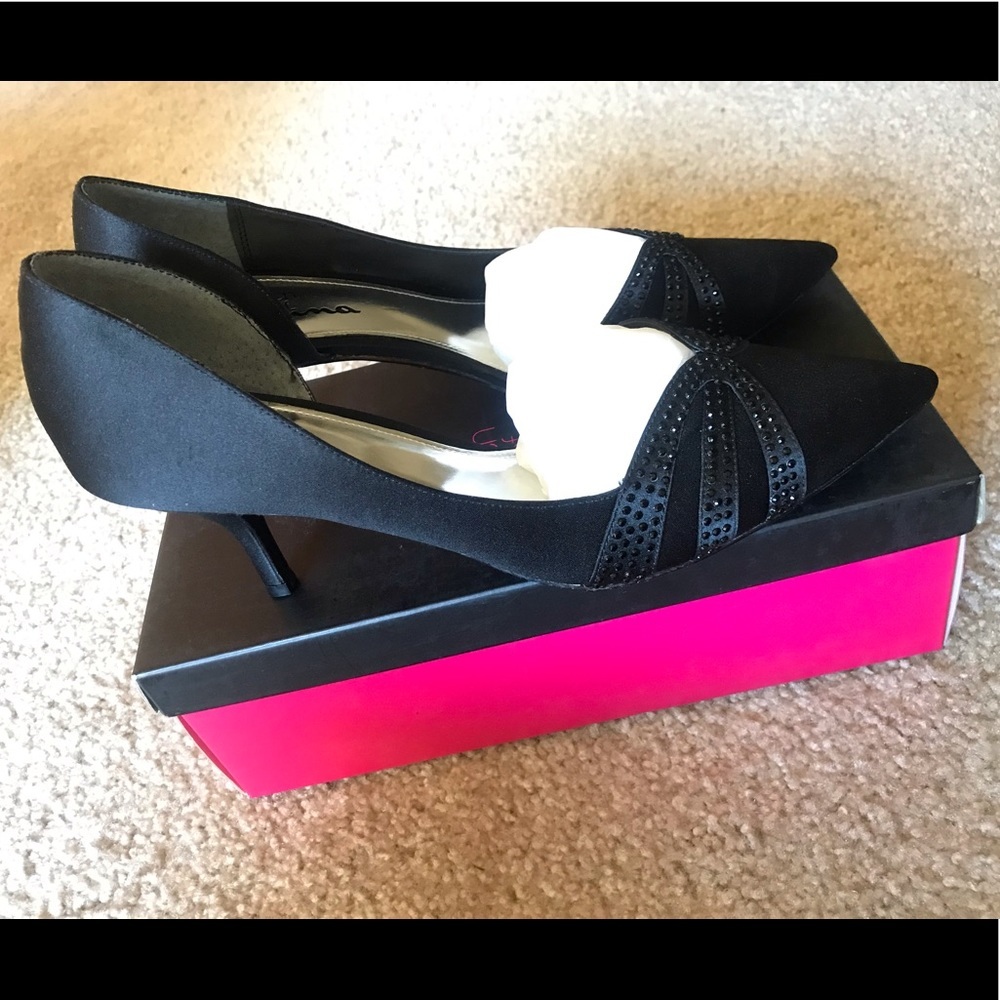 TOUCH OF NINA POINTED BLACK NAVY EMBELLISHED SATIN HEELS BRAND NEW IN BOX US 10